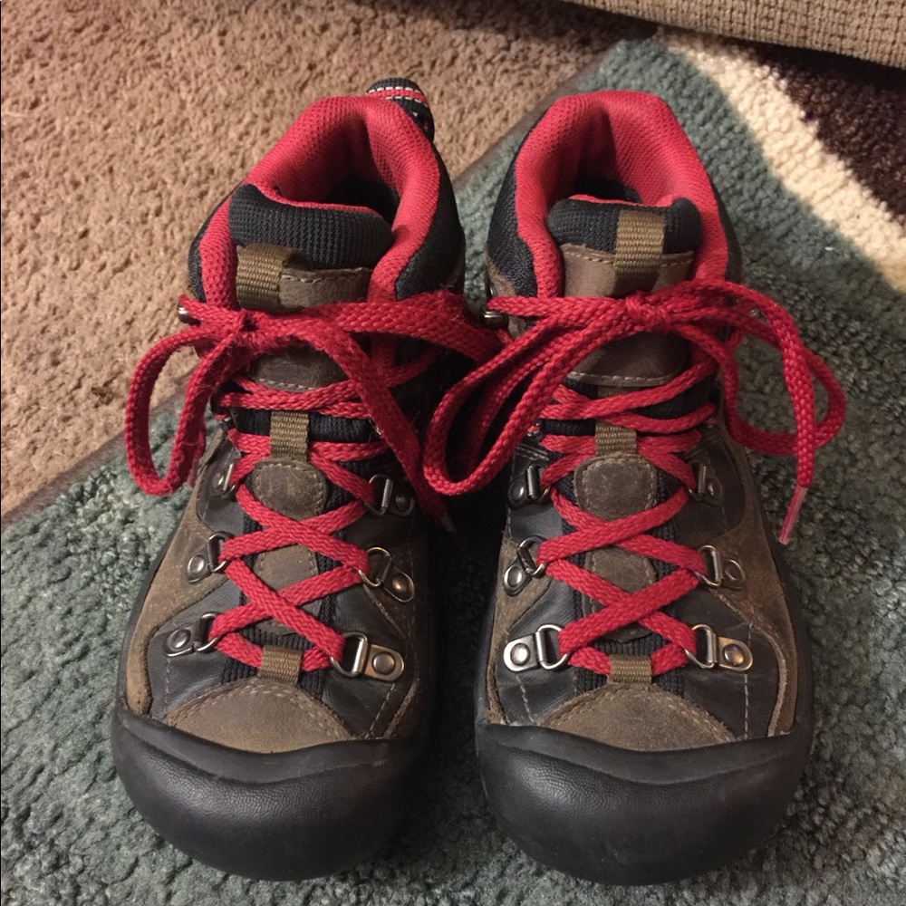 Boys Keen hiking boots size 1